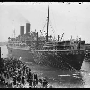 Item 636: Otranto, ship, departure from Sydney? / photo...