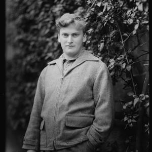 Item 614: Yehudi Menuhin and sisters? / photograph by H...