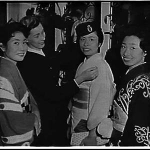 Qantas air hostess with Japanese air hostesses in kimon...