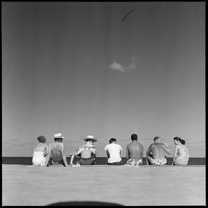 File 33: Backs at Bondi, 1950s / photographed by Max Du...