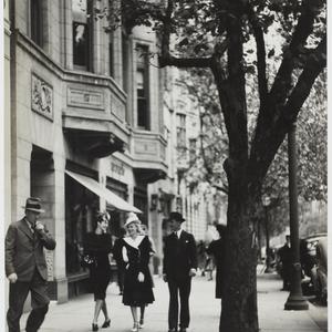 File 05: Walkabout magazine : Victorian photographs [Me...