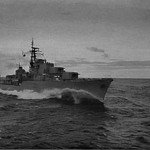 HMAS Vampire and Royal Navy (?) submarine S82 exercise ...