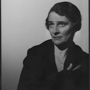 File 01: Portrait, Ruth Draper, [1939] / photographed b...