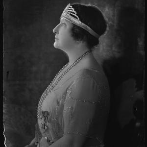 Item 607: Dame Nellie Melba / photograph by Harold Cazn...