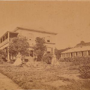 [Cargill family - group portrait and residence]