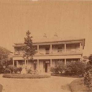 [Cargill family - group portrait and residence]