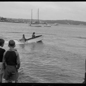 Outboard motor "energy", 10 November 1959 / photographs...