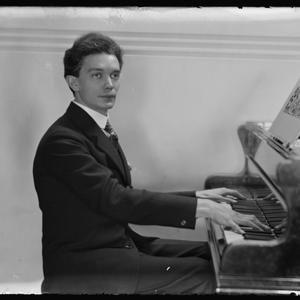 Item 664: Andre Skalski / photograph by Harold Cazneaux