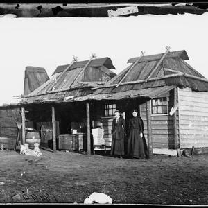 Bark hut and weatherboard extension hut, Gulgong