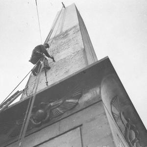 Sydney council workman cleaning the ventilating tower i...