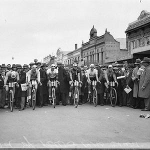 Start of the Dunlop Road race (Goulburn to Sydney) at G...
