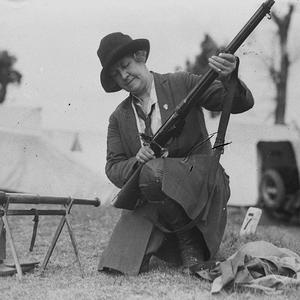 Mrs Stewart of Fitzroy (Vic) Club checking her rifle