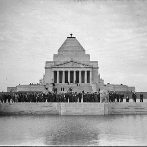 Rotary visits Melbourne War Memorial