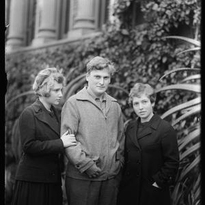 Item 615: Yehudi Menuhin and sisters? / photograph by H...