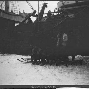 Q236: West Base Party photographed on the floe / Percy ...