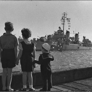USS "Mullamy", American destroyer, arrives in Newcastle...
