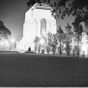 [War Memorial illuminated for the Gloucester Royal visi...