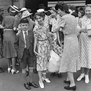 Arrival of German raider victims at Central Railway Sta...