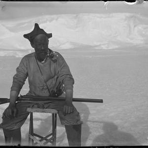 Q019: Wild with the gun / Morton Henry Moyes