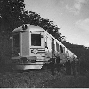 Silver City Comet. Diesel train on trip to Moss Vale (t...