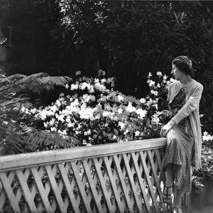 A woman in the Botanic Gardens