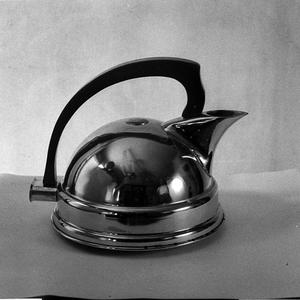 The chromium plated Unibra electric kettle