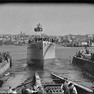 Launching HMAS "Parramatta", Cockatoo Dock