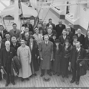 Arrivals by "Makura": tourists for Adelaide Centennial