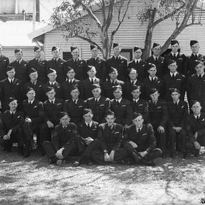 Group of RAAF airmen, pre-embarkation, Bradfield Camp, ...
