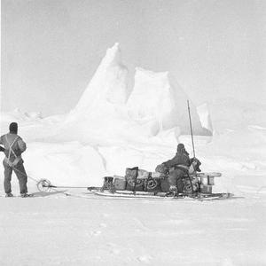 Q705: A pinnacle in the sea ice off King George Land / ...