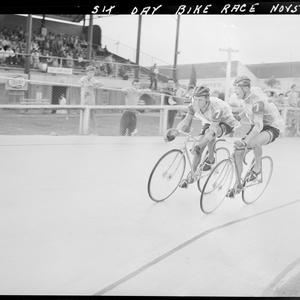 Six day bike race - Lidcombe Oval, November 1958 / phot...