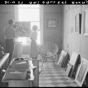 Art gallery roundup - Melbourne, 21 April 1957 / photog...