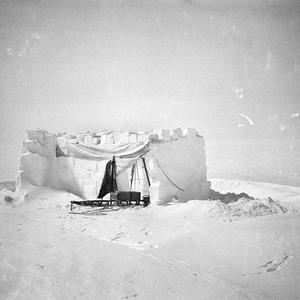 H252: Igloo over the ice-shaft. The Grottoes / C. Archi...