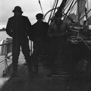 Q438: Sailors on deck of Aurora at Macquarie Island / H...
