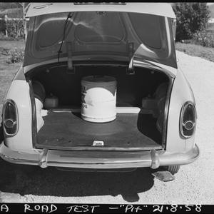 Road test Simca. Blackheath, 21 August 1958 / photographs by Lynch