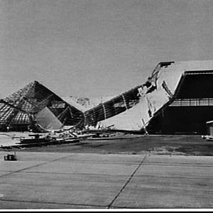 Qantas hangar at Mascot collapses