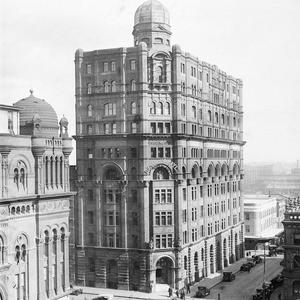 Queen Victoria Building, D. & W. Murray;  Looking up Ma...