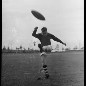 Footballer Ron Booth, 23 January 1951 / photographs by Harry Freeman