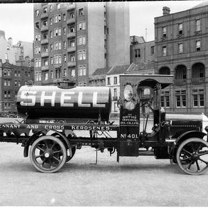 Shell Oil truck in Macquarie Street