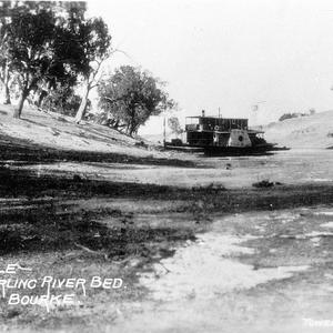 Paddle steamer SS Nile on bed of Darling River. This st...