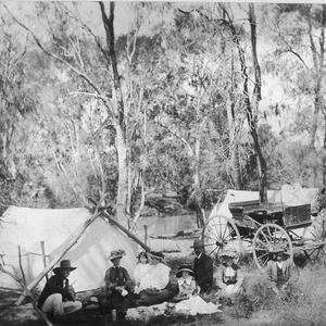 Picnic party on banks of Barwon River, Welltown - Goond...
