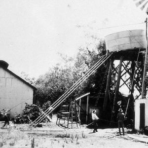 Raising water tank onto stand, "Toorale" property - Bou...