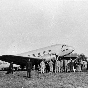 Landing of the KLM Douglas "Uiver" PH-AJU of Parmentier...