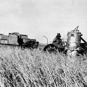 Harvesting with gas during World War II - Parkes distri...
