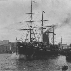 P&O company steamer "Britannia" leaving Circular Quay -...