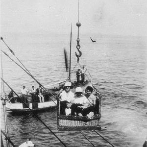 Lifting people from the launch onto the island - Solita...