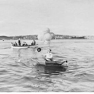 University students welcome the arrival of the Indonesi...