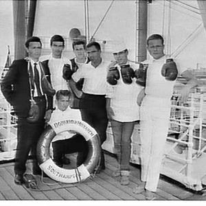 Irish boxing team arrives on the ocean liner Dominion Monarch, Sydney