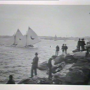 (MM) Spectators watching early eighteen footers on Sydn...