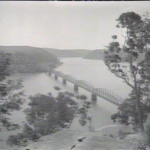 Hawkesbury River bridge: view looking north